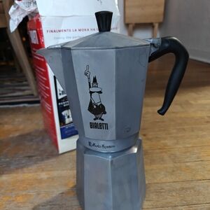 Bialetti Stovetop Espresso Maker 18 cup